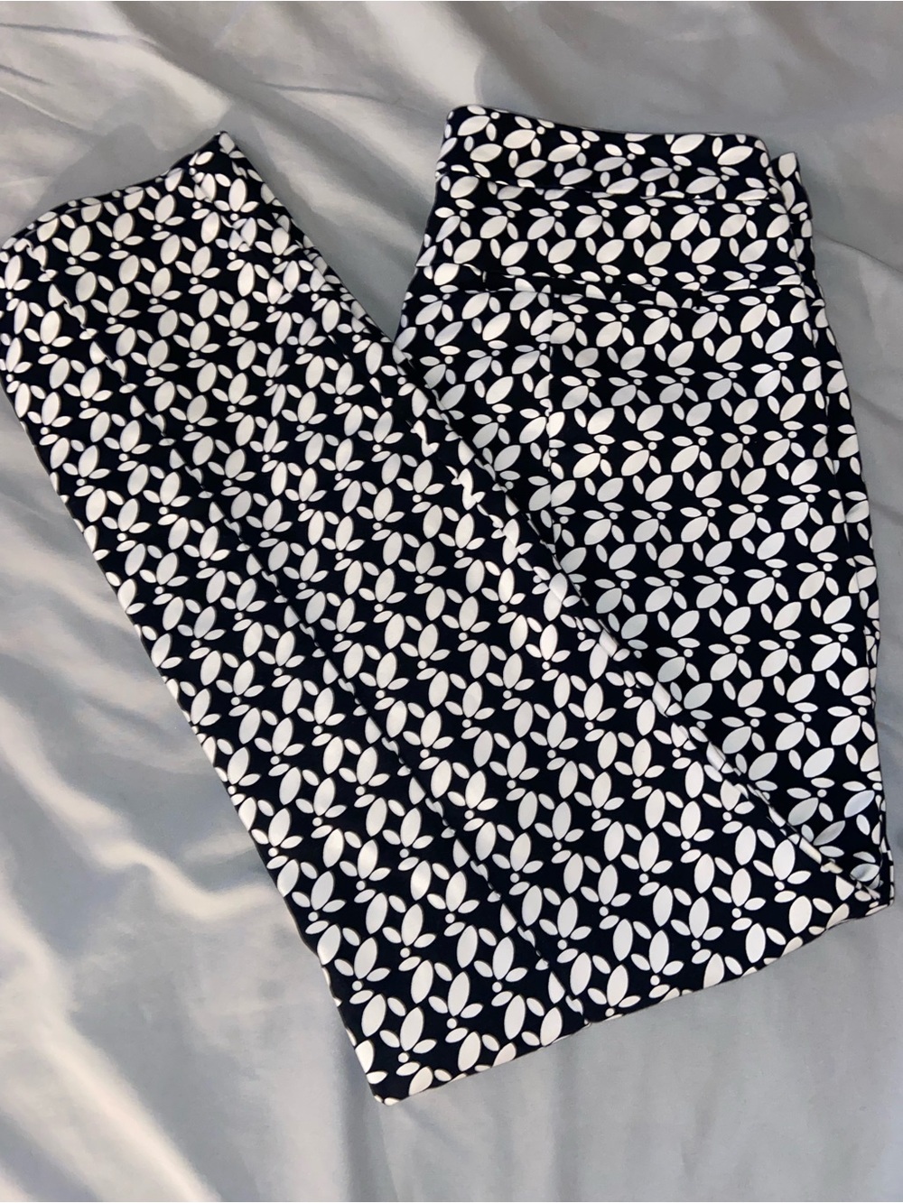 Adrianna Papell Women’s 6 Black and White Geometric Print Work Dress Pant Capris